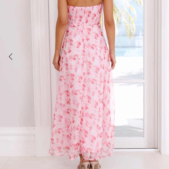 Hello Molly Pink Floral Strapless Dress
“Love Fantasy MIDI Dress” - Picture 2 of 3